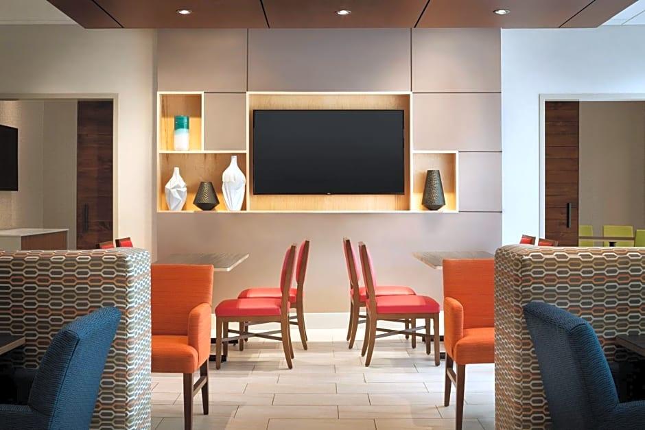 Holiday Inn Express & Suites Grand Rapids South - Wyoming