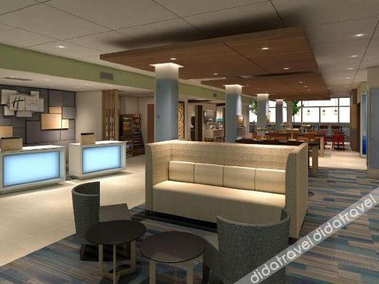 Holiday Inn Express & Suites Lincoln Downtown