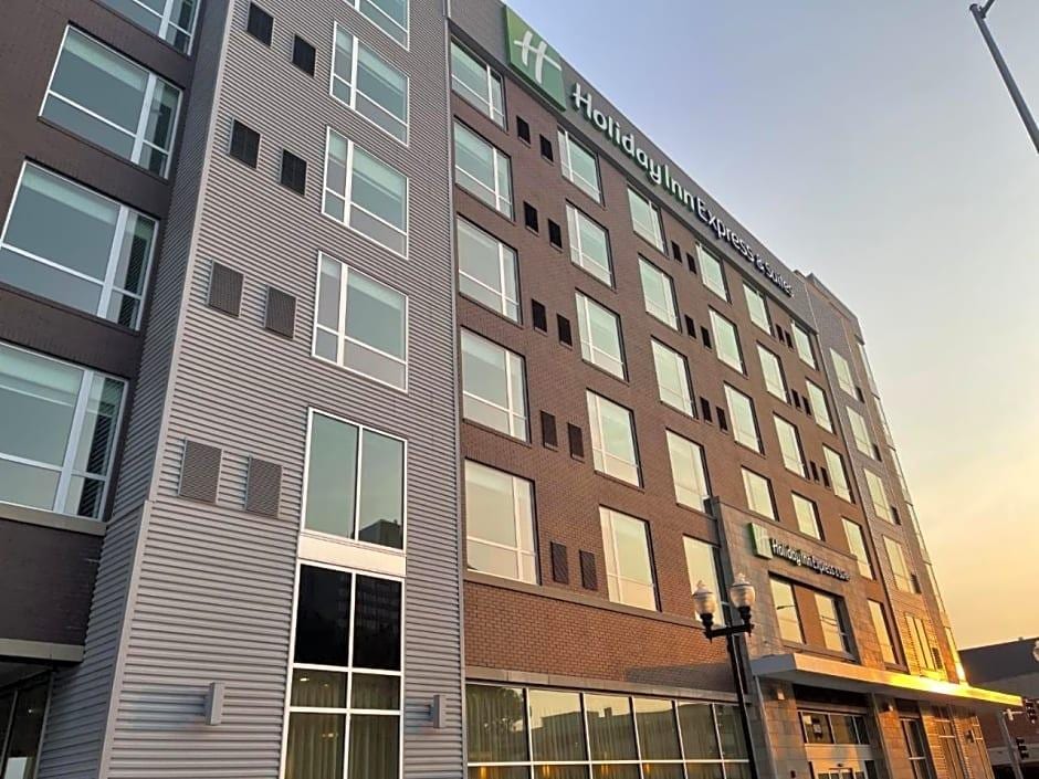 Holiday Inn Express & Suites Lincoln Downtown