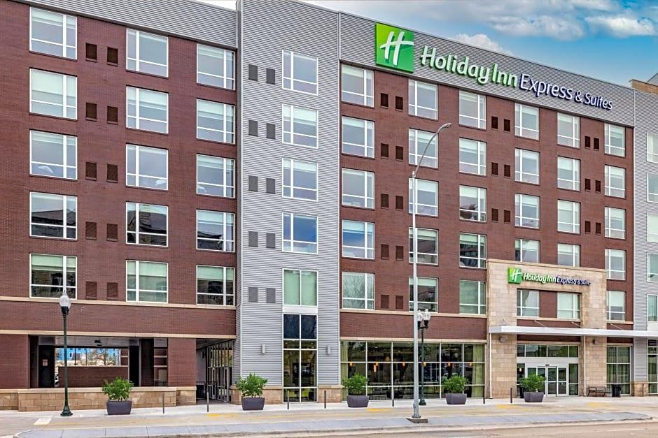 Holiday Inn Express & Suites Lincoln Downtown
