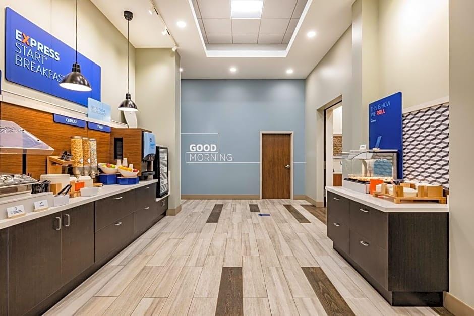 Holiday Inn Express & Suites Lincoln Downtown