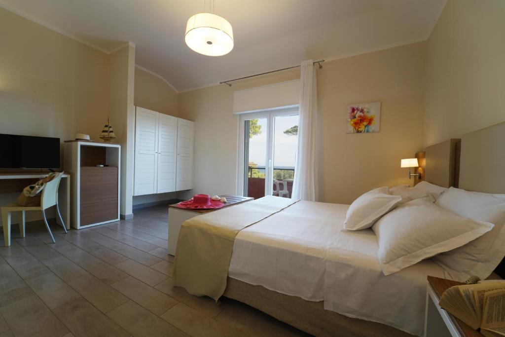 Hotel Casarossa Beach & Sporting