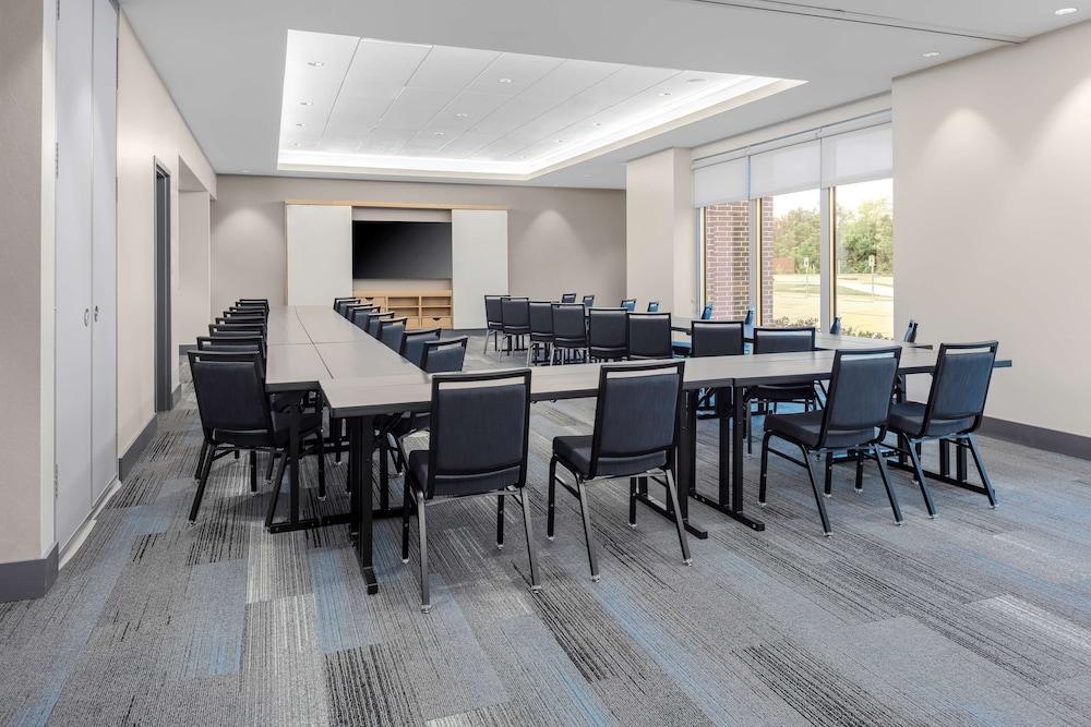 Hyatt House The Woodlands-Shenandoah