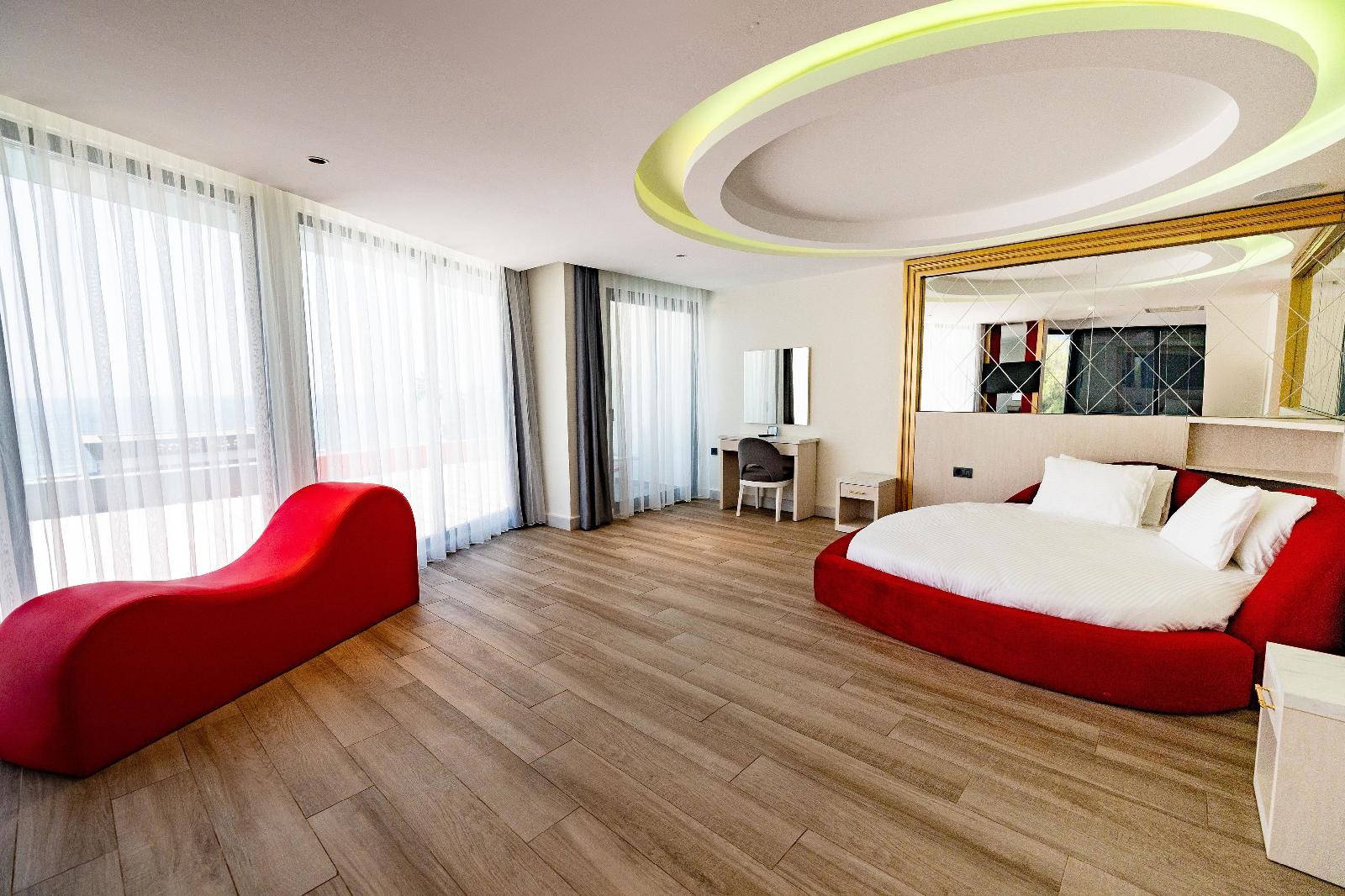Granada Luxury Red