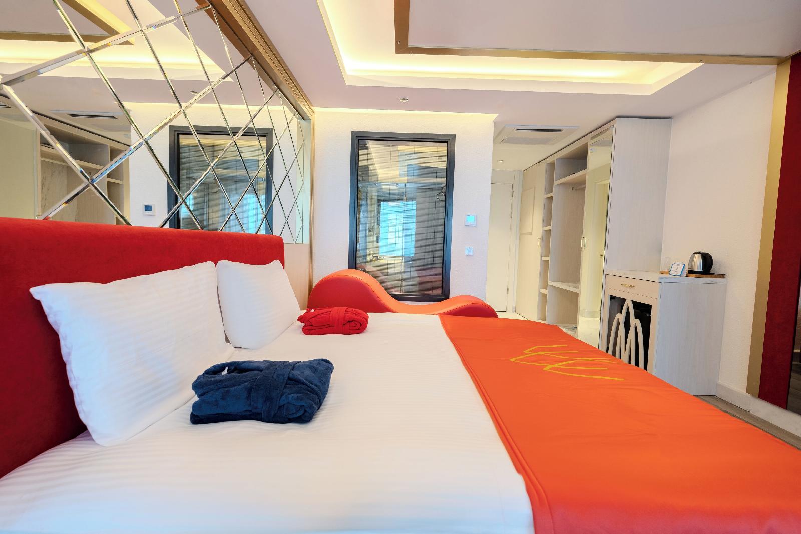 Granada Luxury Red