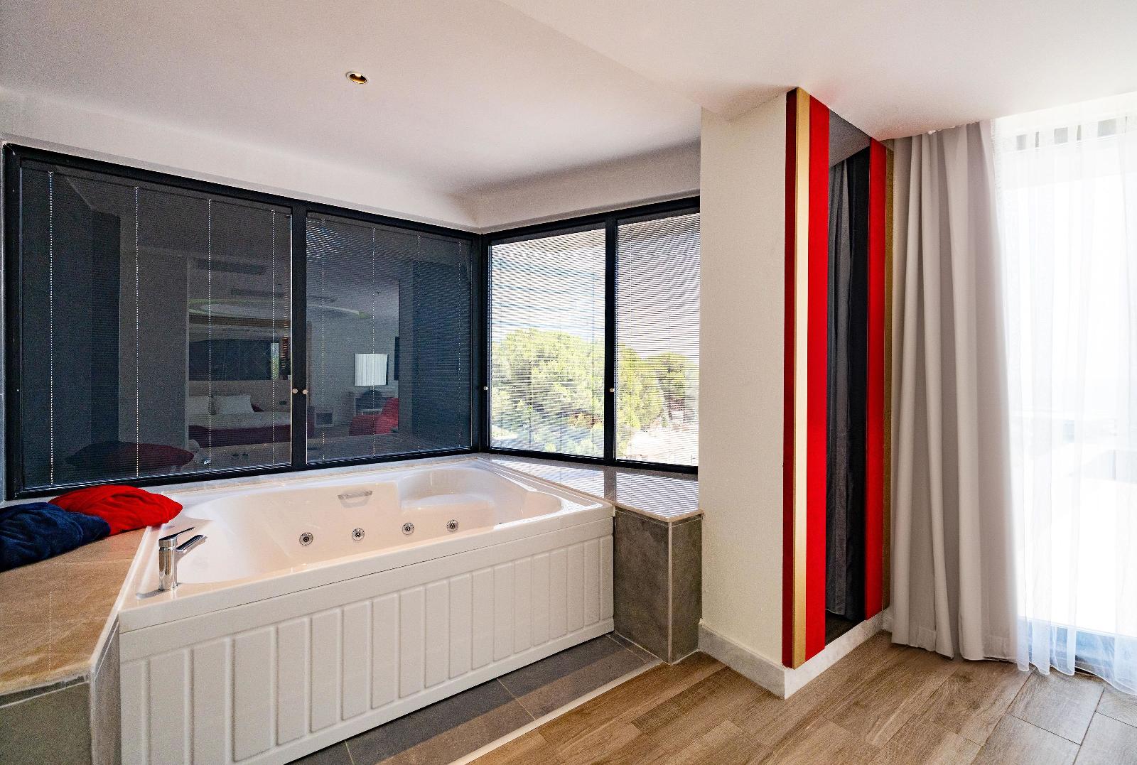 Granada Luxury Red