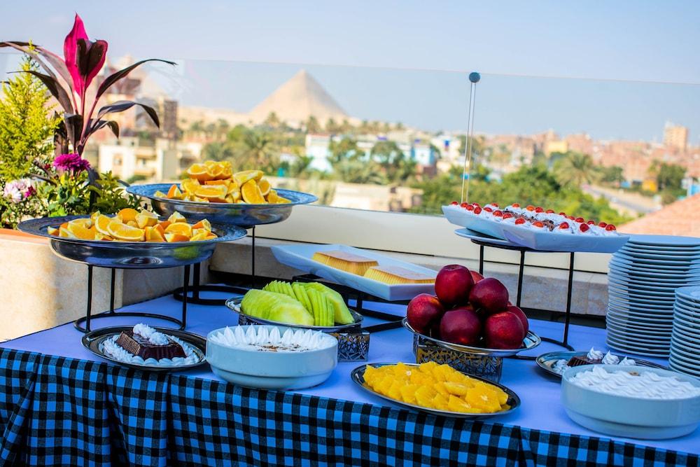 Pyramids Oasis Hotel