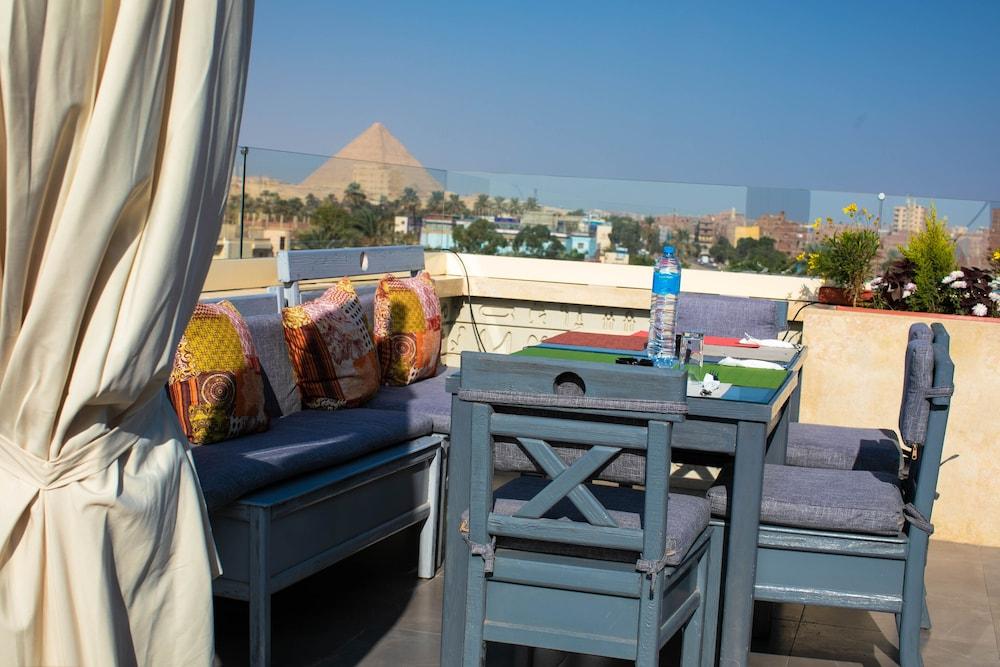 Pyramids Oasis Hotel