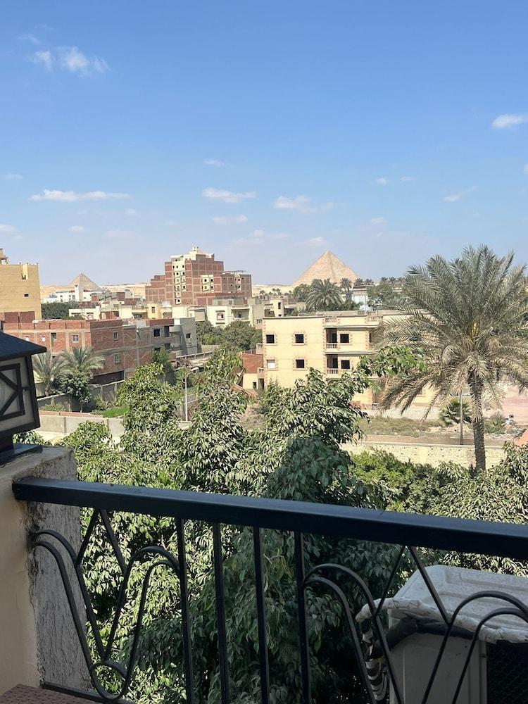 Pyramids Oasis Hotel