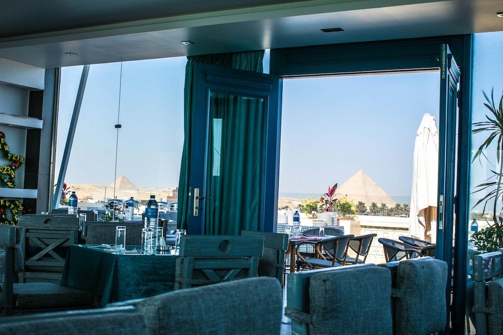 Pyramids Oasis Hotel