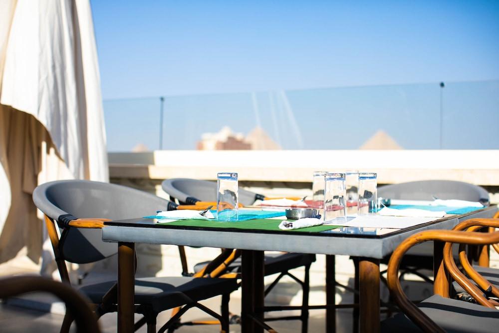 Pyramids Oasis Hotel
