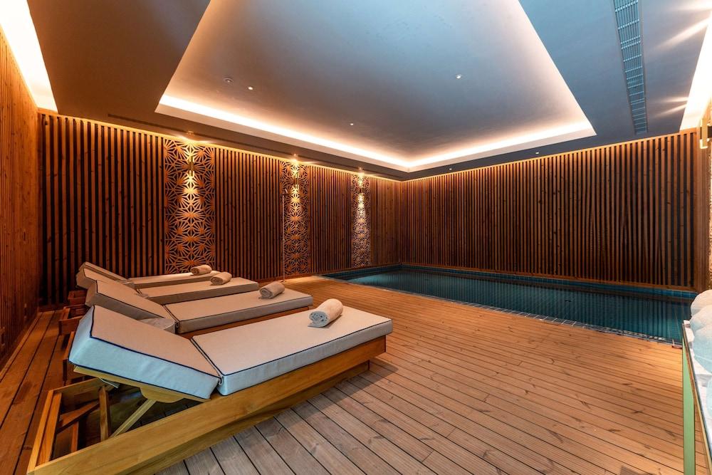 Legacy Hotel Cascais, Curio Collection by Hilton