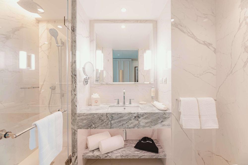 Legacy Hotel Cascais, Curio Collection by Hilton