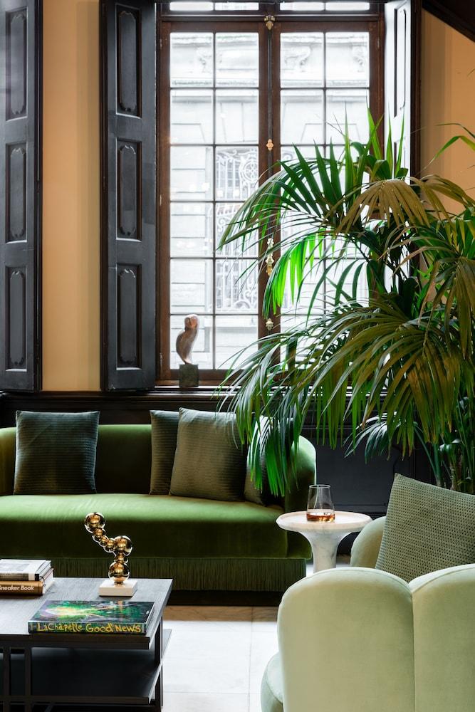 Sapphire House Antwerp, Autograph Collection