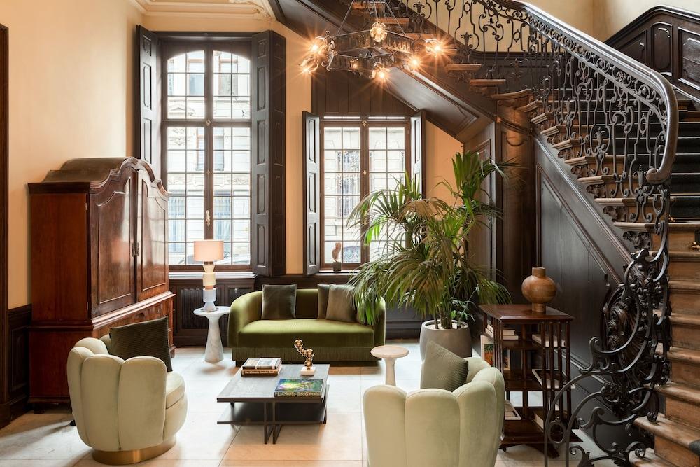 Sapphire House Antwerp, Autograph Collection