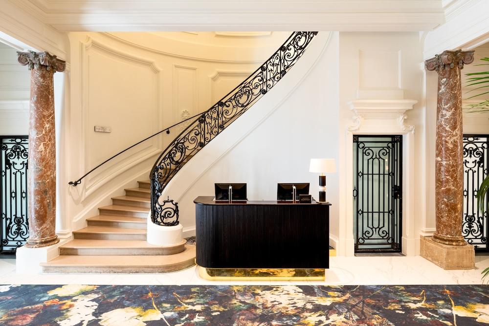 Sapphire House Antwerp, Autograph Collection