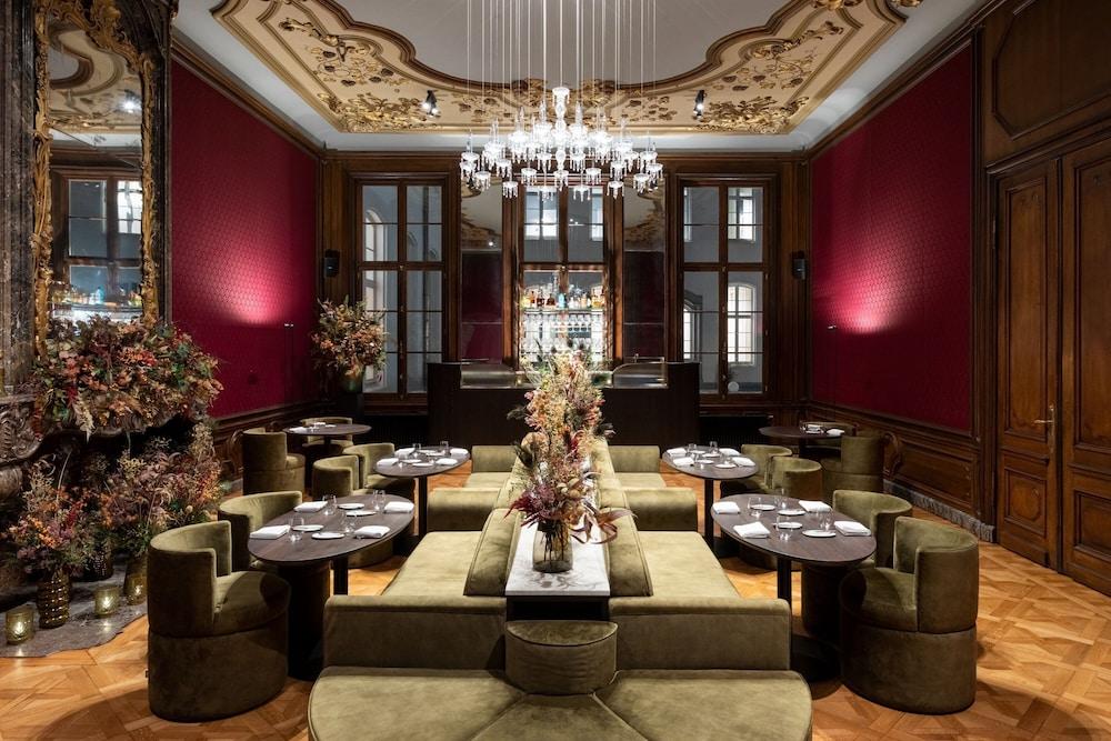 Sapphire House Antwerp, Autograph Collection