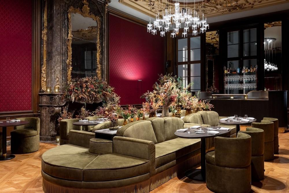 Sapphire House Antwerp, Autograph Collection