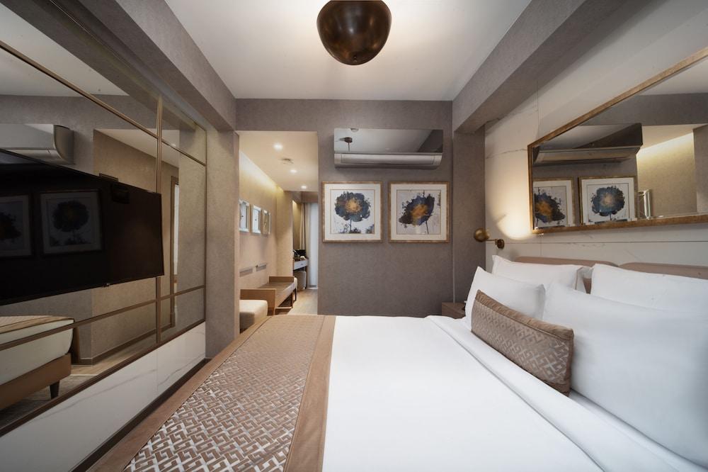 Mula Hotel