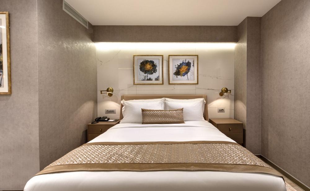Mula Hotel