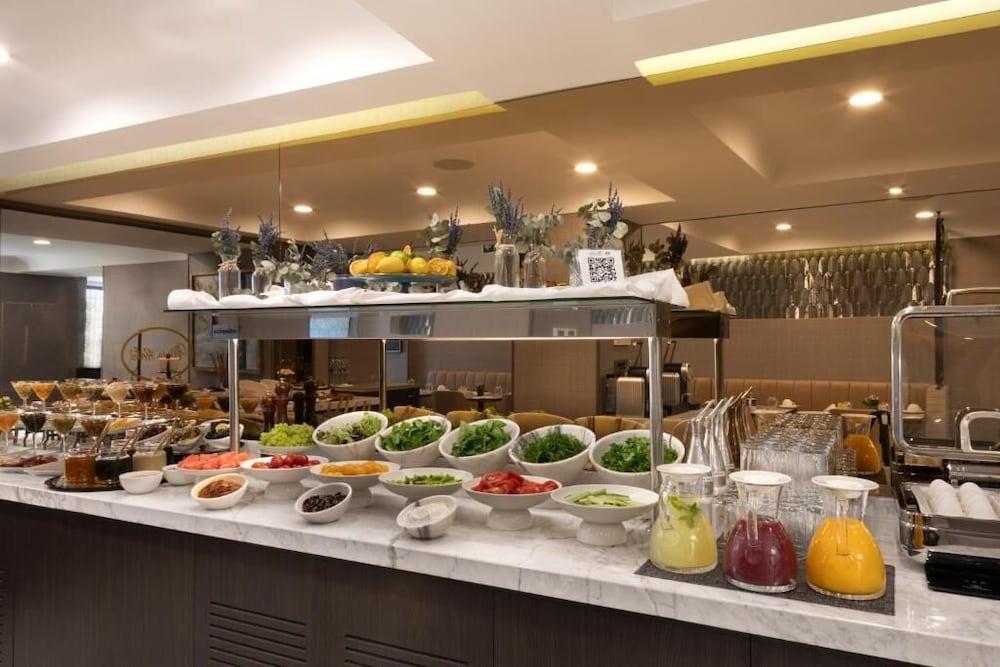 Mula Hotel