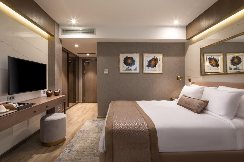 Mula Hotel