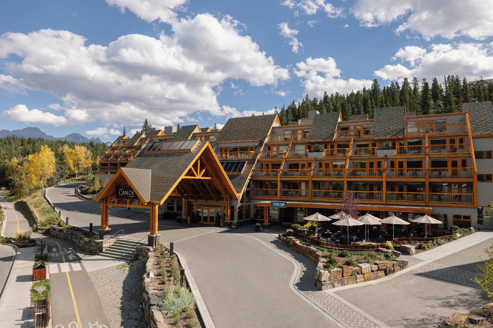 Hotel Canoe And Suites