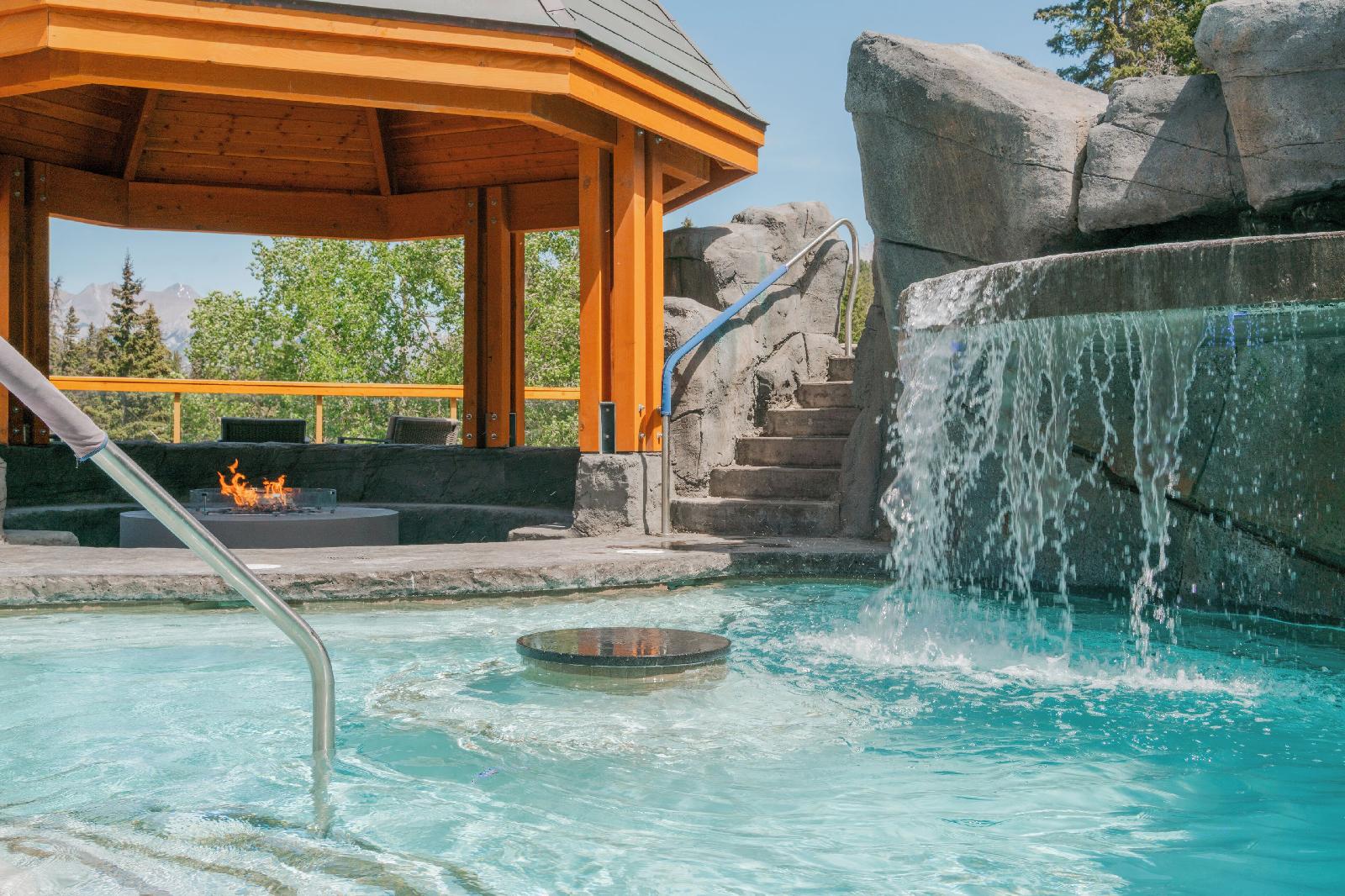 Hotel Canoe And Suites