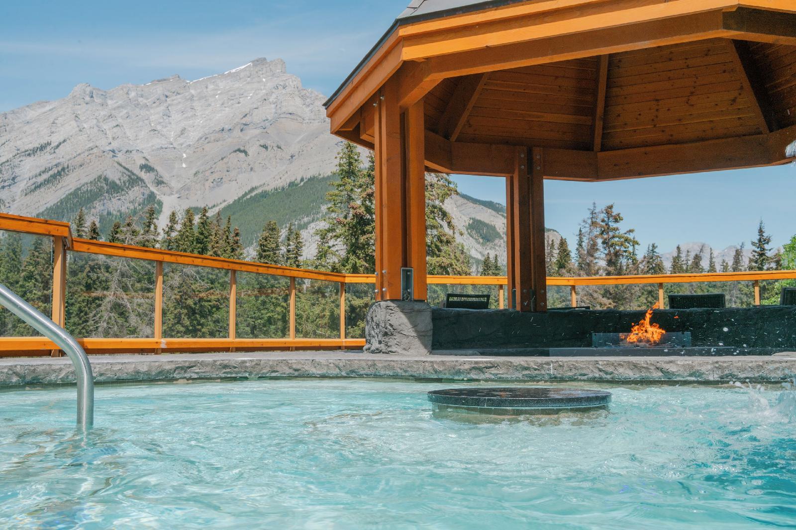 Hotel Canoe And Suites
