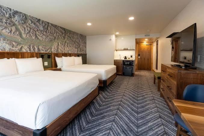 Hotel Canoe And Suites