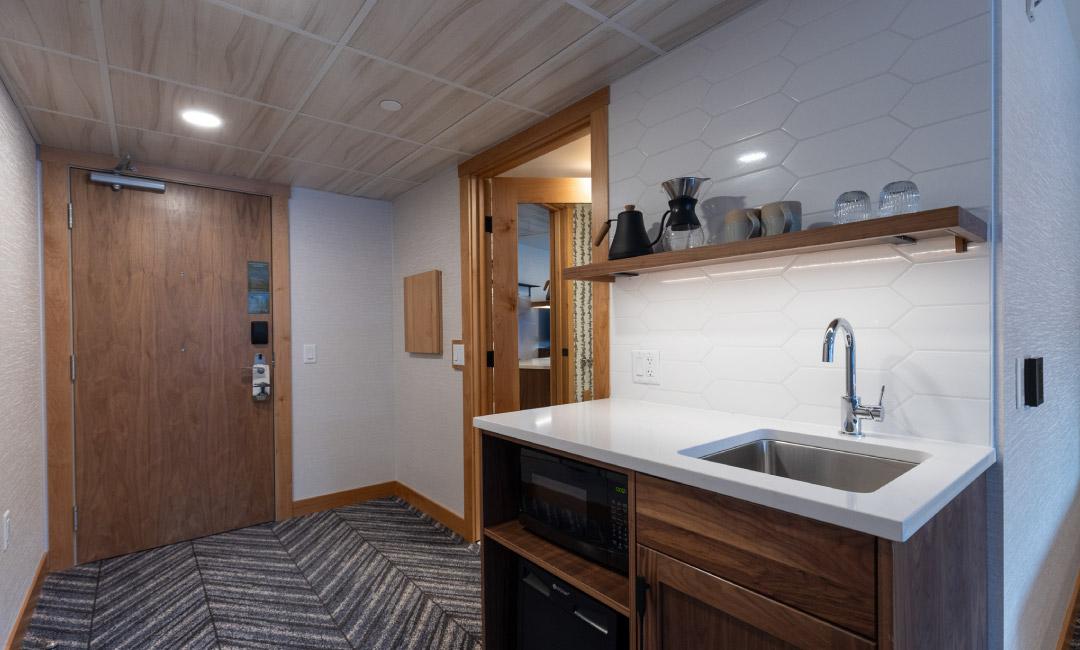 Hotel Canoe And Suites