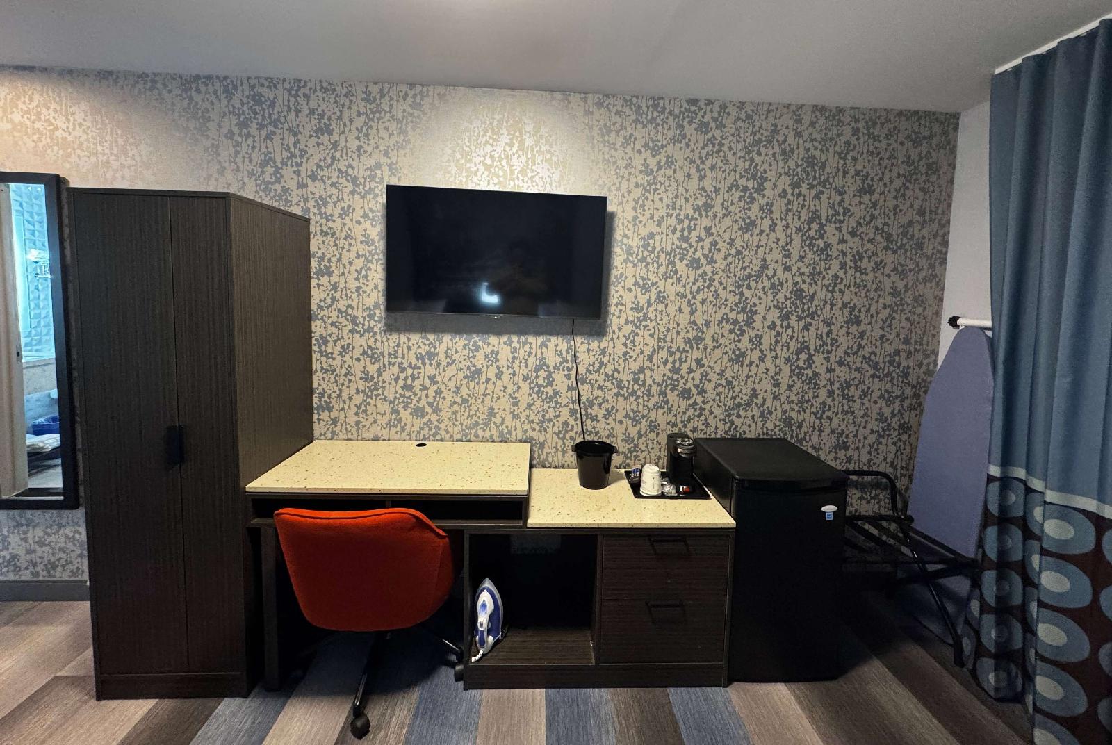 Super 8 By Wyndham Brooklyn Fulton Street/Broadway Junction