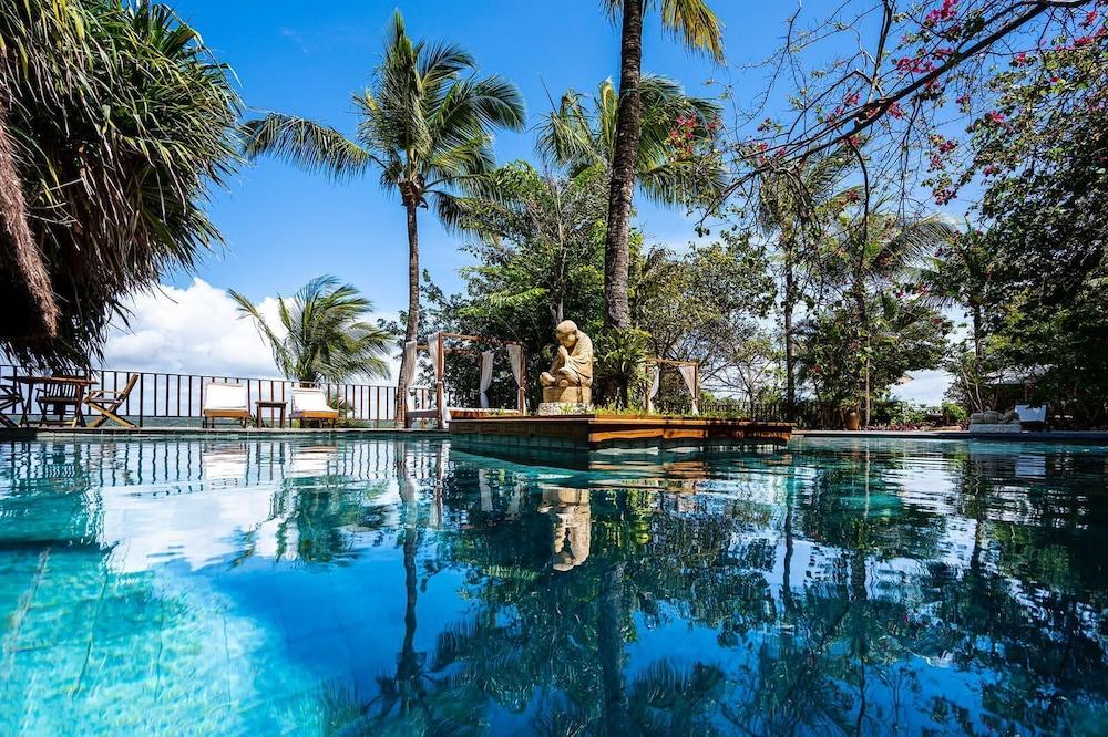 Sombra e Agua Fresca Hotel