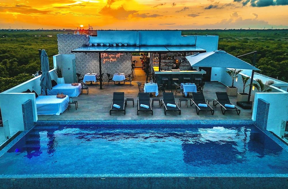We Hotel Puerto Morelos