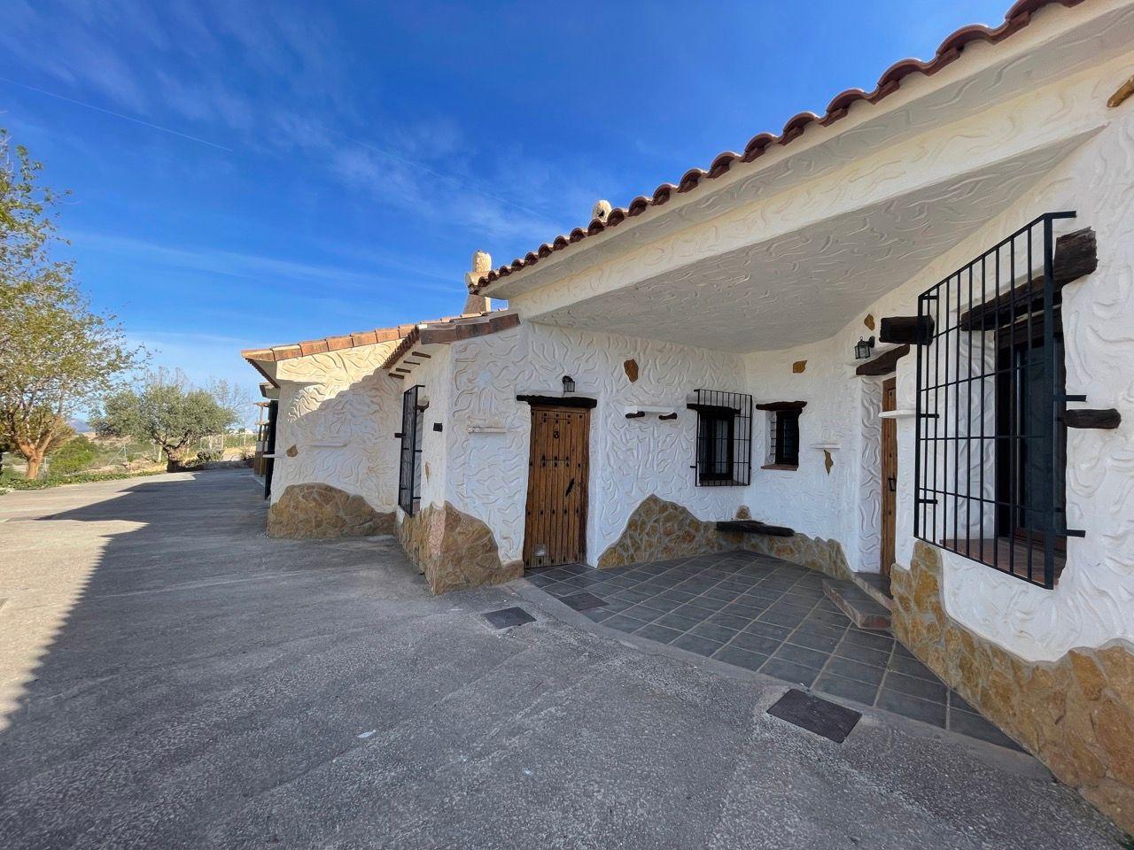 Cuevas El Atochal Orígenes