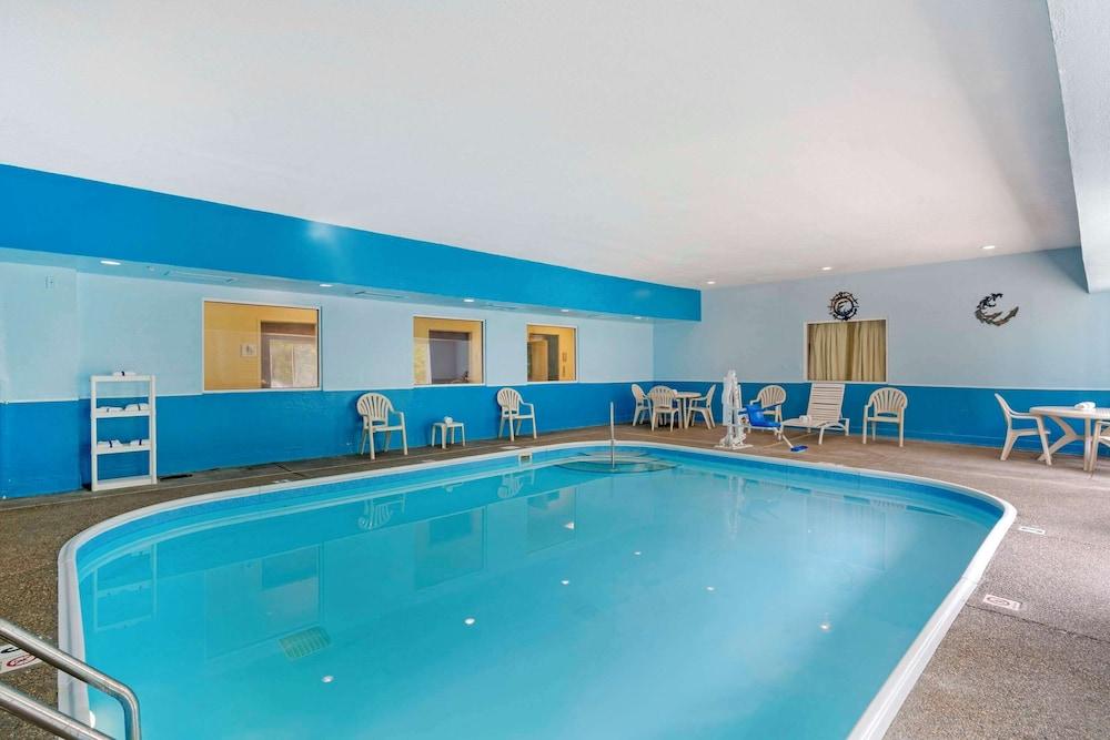 Spark By Hilton La Grange