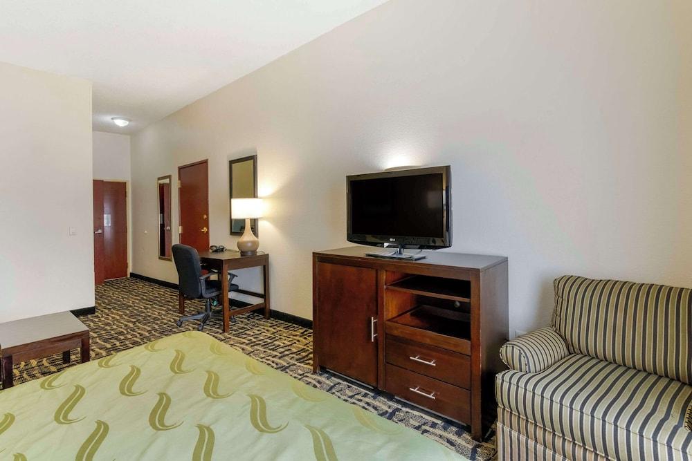 Spark By Hilton La Grange