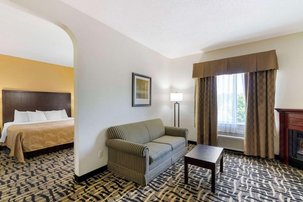 Spark By Hilton La Grange