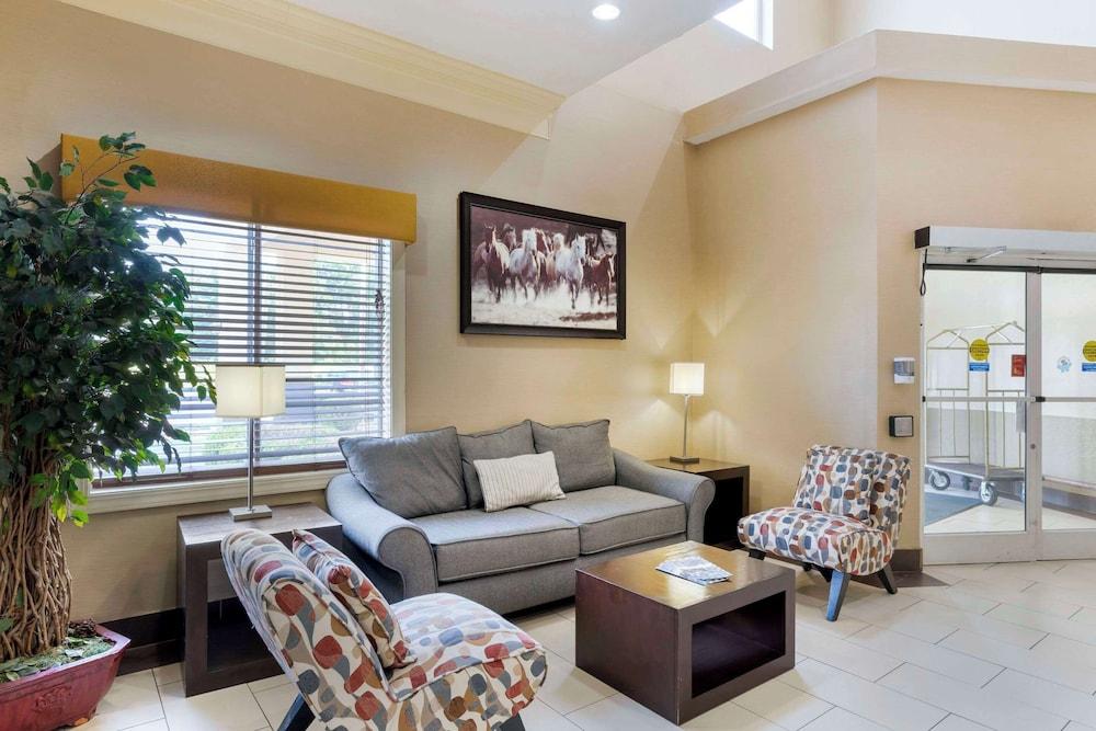 Spark By Hilton La Grange