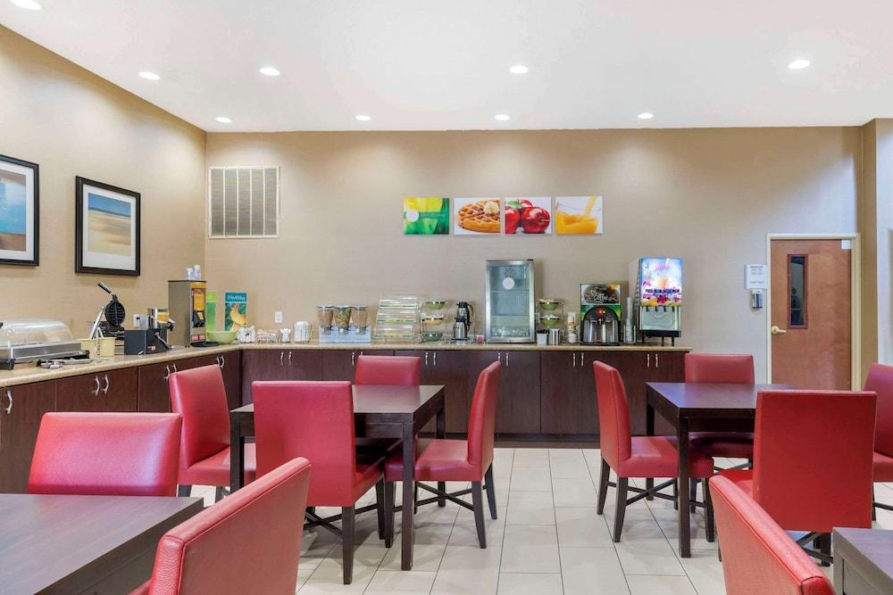 Spark By Hilton La Grange