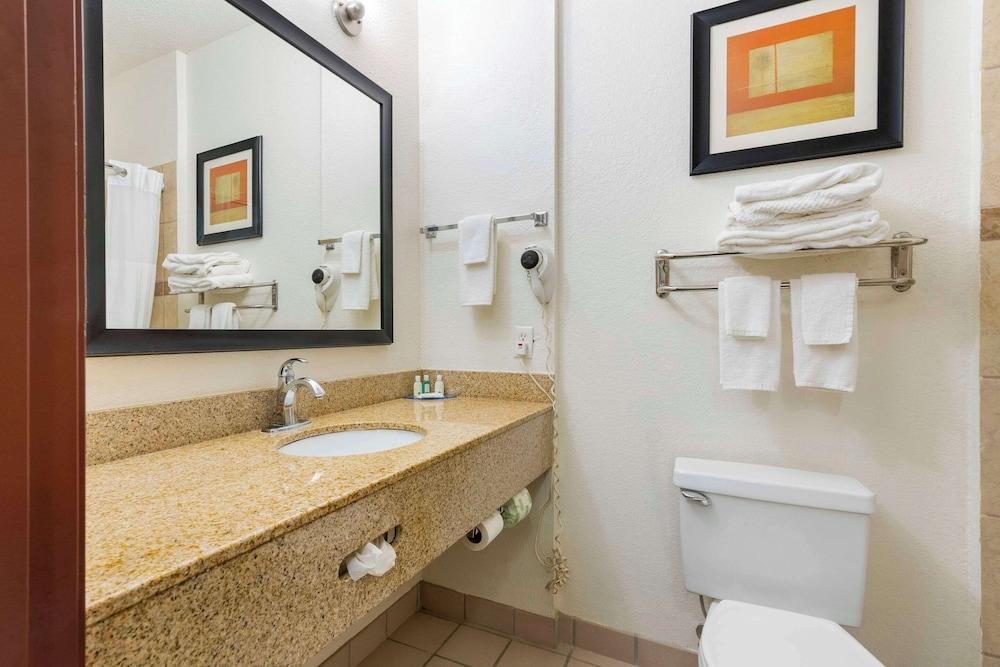 Spark By Hilton La Grange