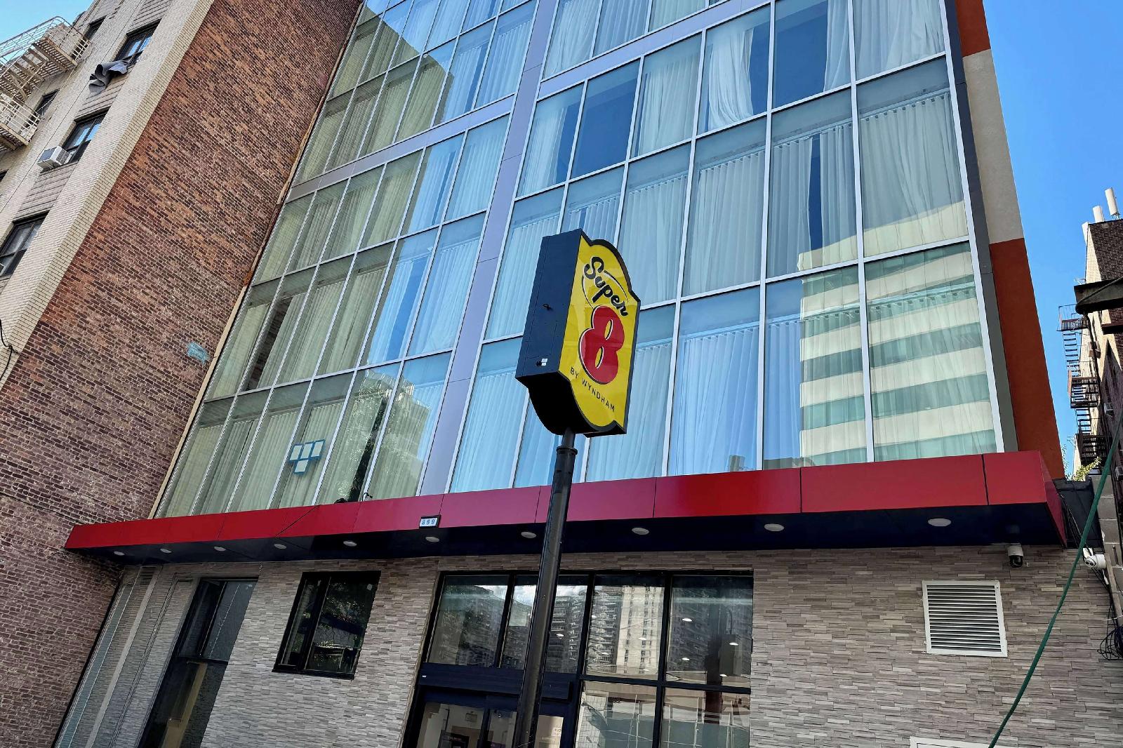 Super 8 By Wyndham Bronx Near Stadium