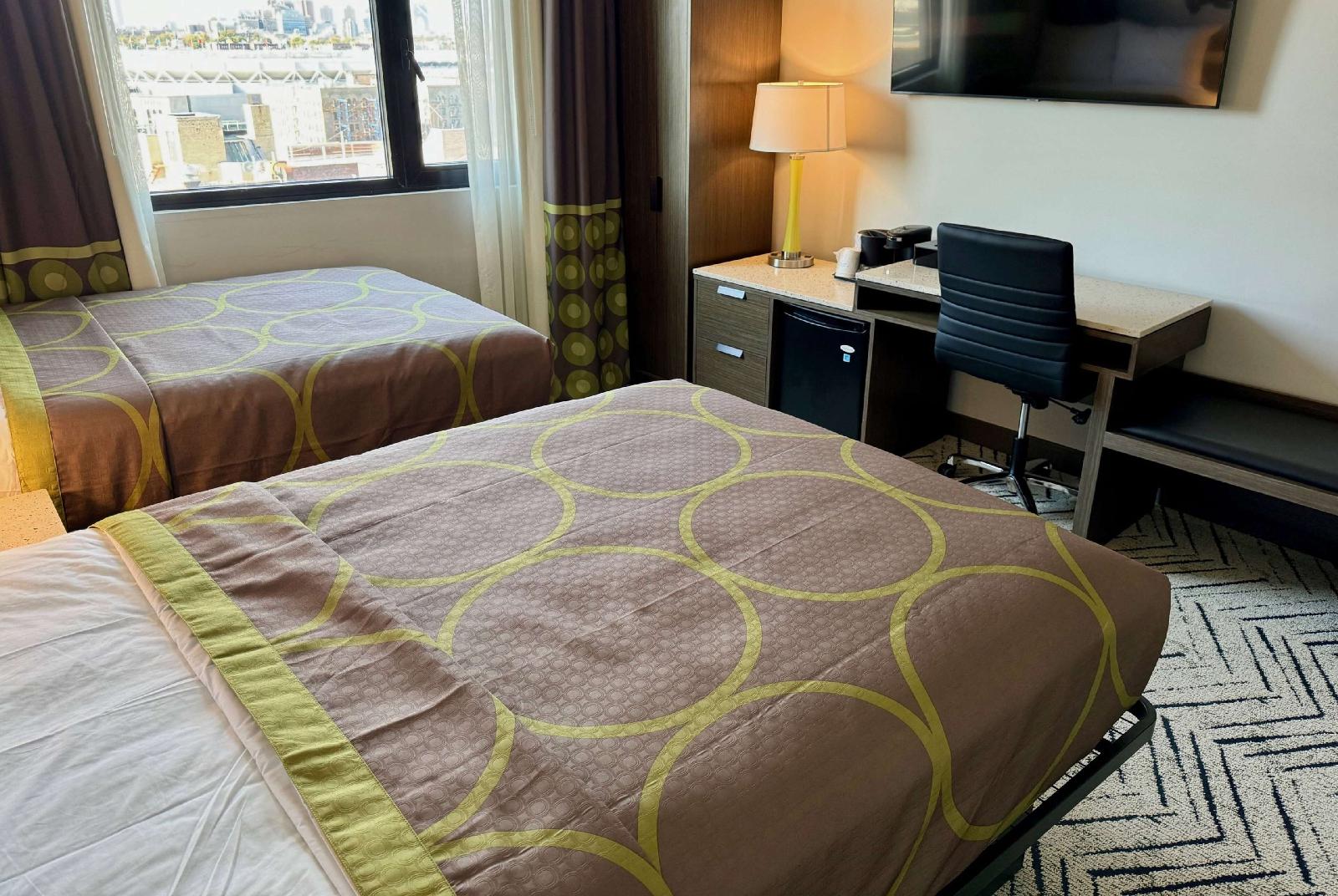 Super 8 By Wyndham Bronx Near Stadium