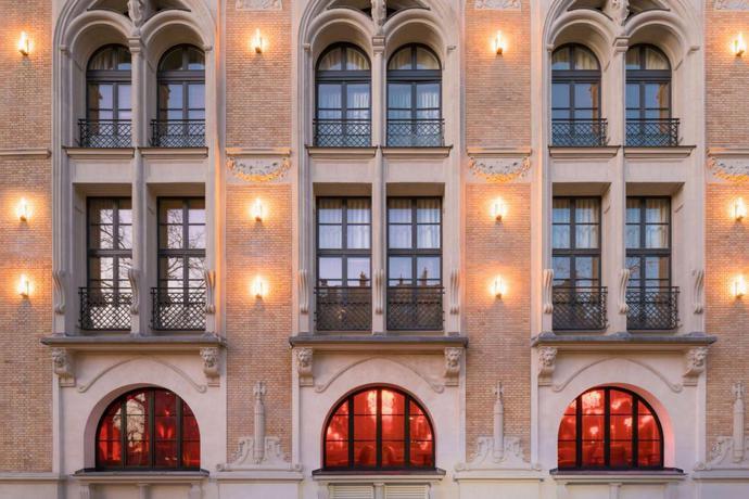 Sax Paris, Lxr Hotels & Resorts