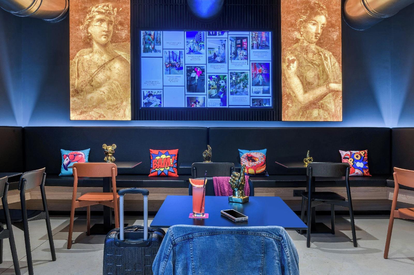 Moxy Pompeii