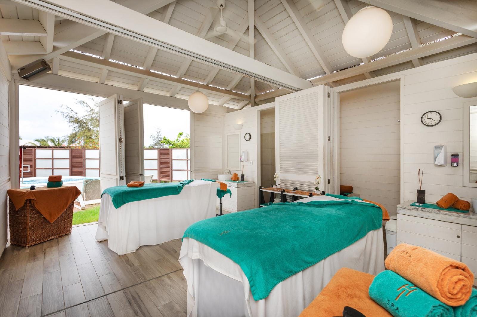 Meliá Laguna Beach (Only +16)