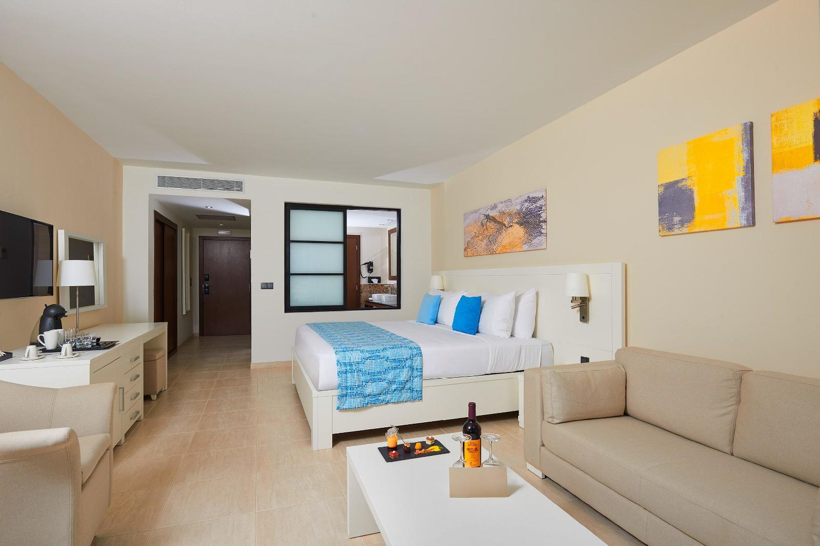 Meliá Laguna Beach (Only +16)