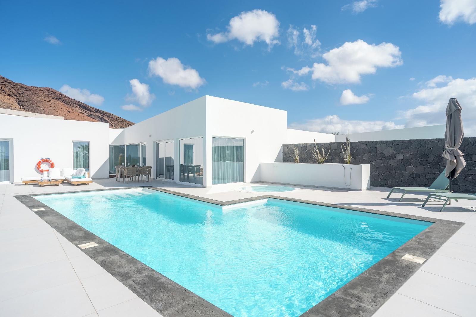Ereza Hoopoe Villas