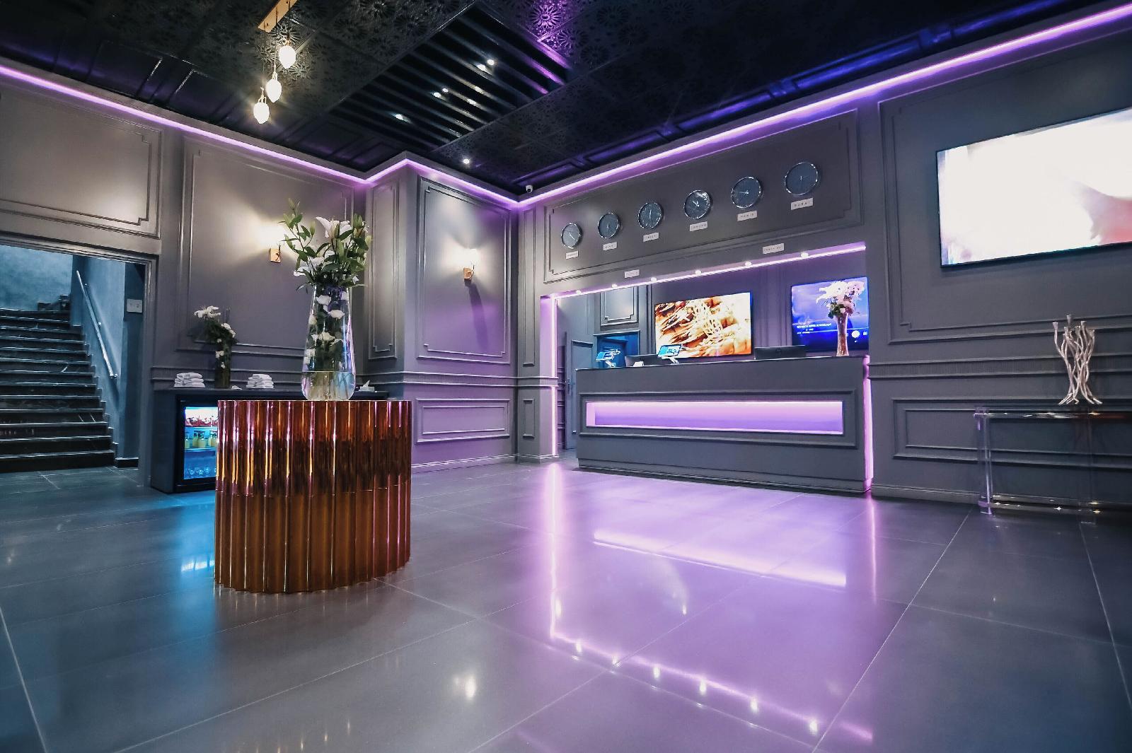 555 Hotel Clubbing Adults Only