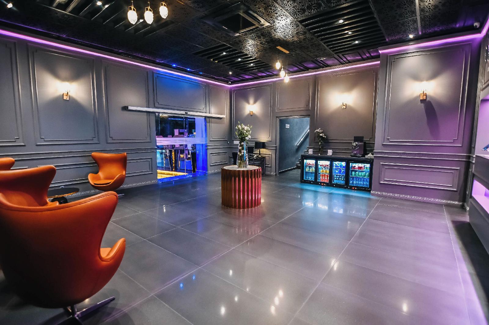 555 Hotel Clubbing Adults Only